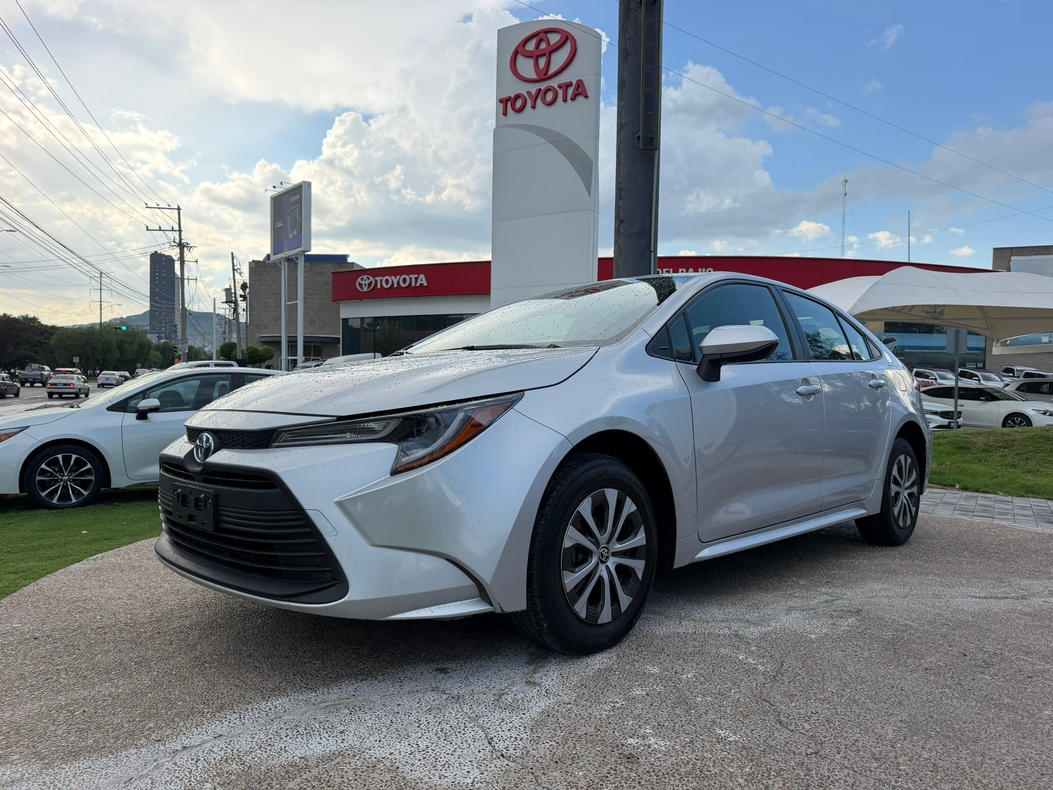 2025 Toyota Corolla LE HIBRIDO, L4, 1.8L, 138 CP, 4 PUERTAS, AUT