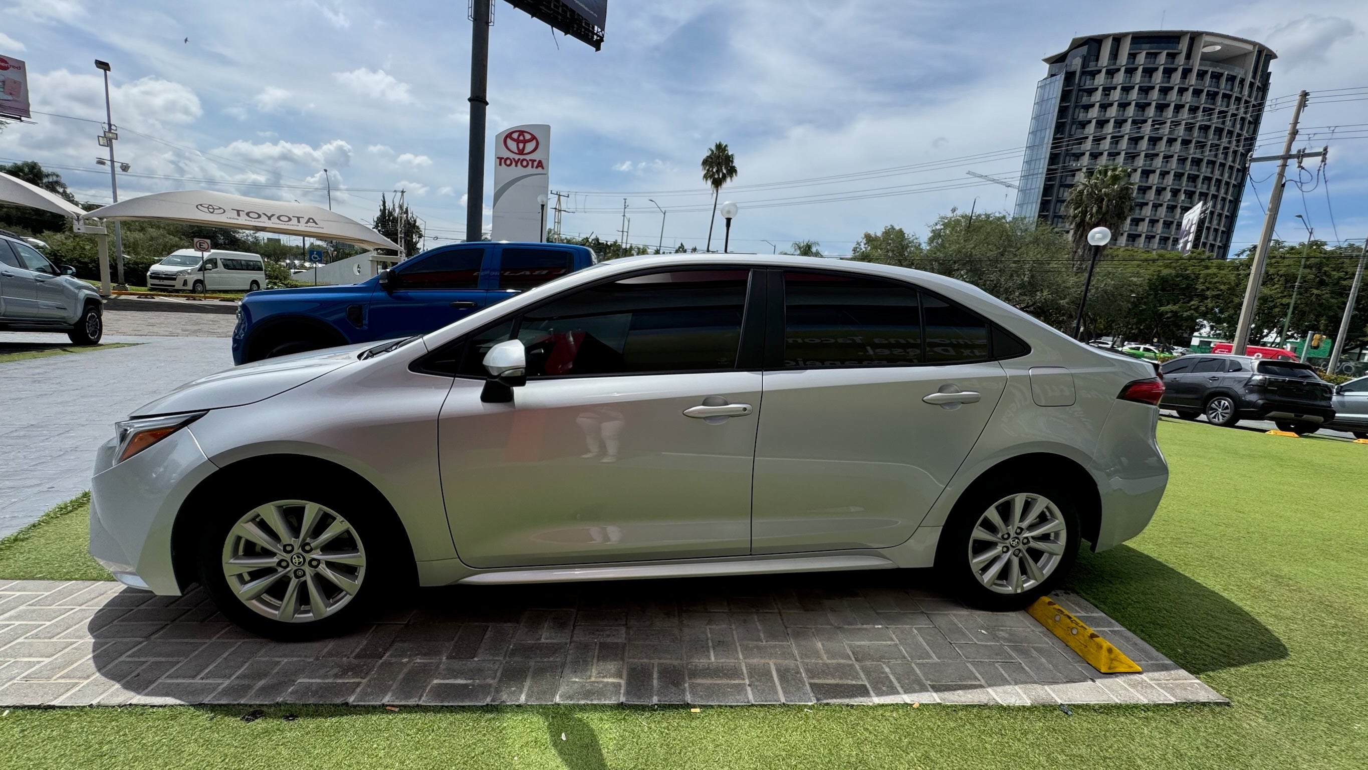 2023 Toyota Corolla XLE, L4, 1.8L, 140 CP, 4 PUERTAS, AUT