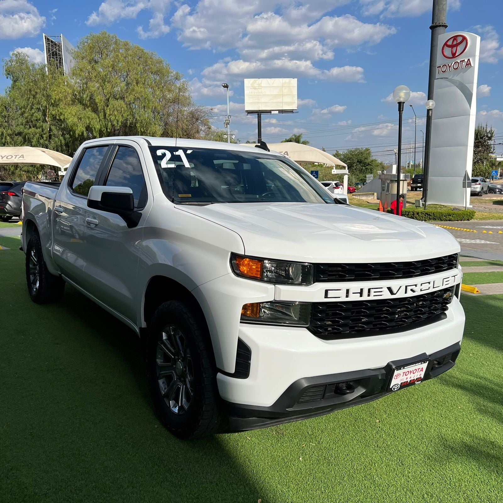2021 Chevrolet Silverado 1500 CAB DOB, V6, 4.3L, 285 CP, 4 PUERTAS, AUT, 4X4