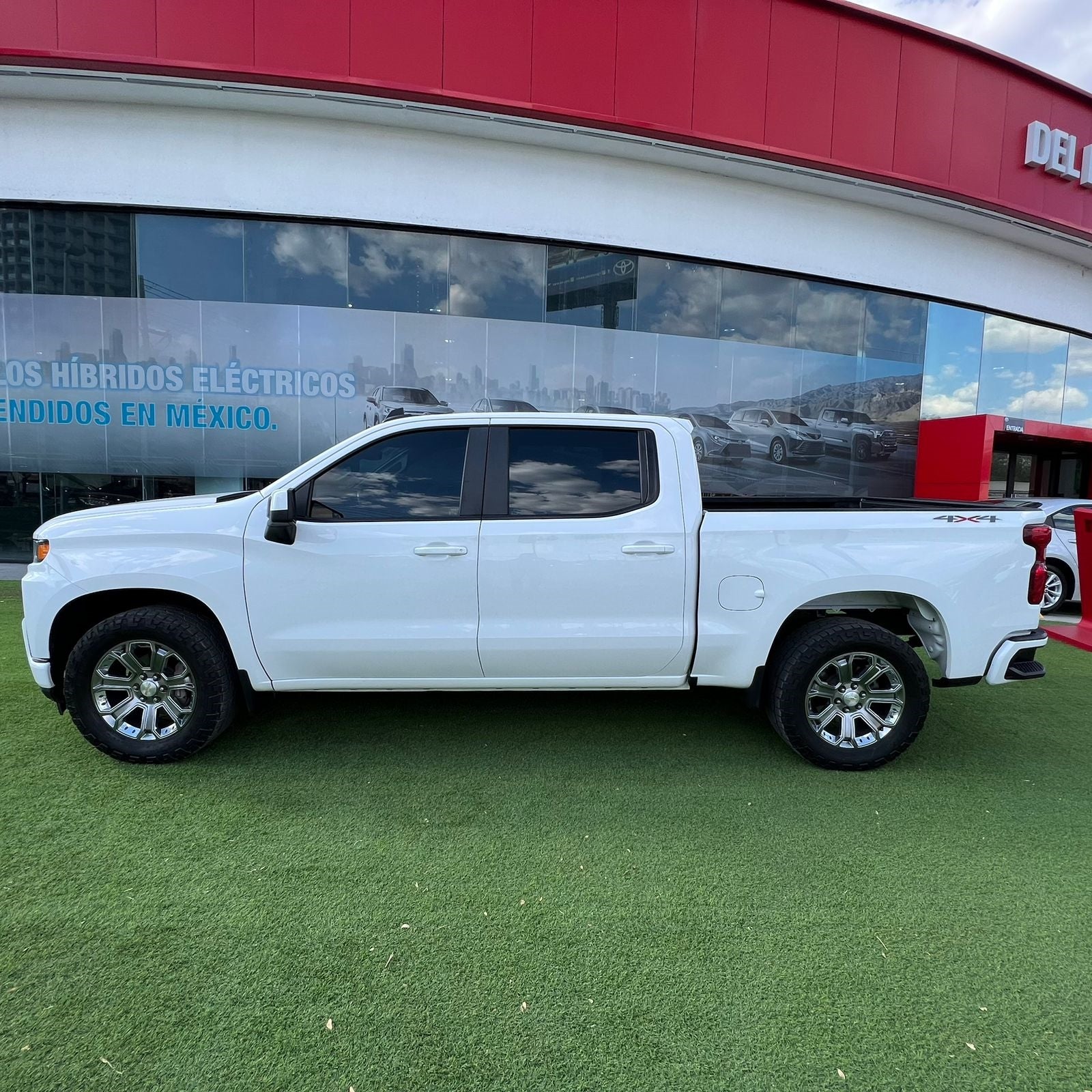 2021 Chevrolet Silverado 1500 CAB DOB, V6, 4.3L, 285 CP, 4 PUERTAS, AUT, 4X4